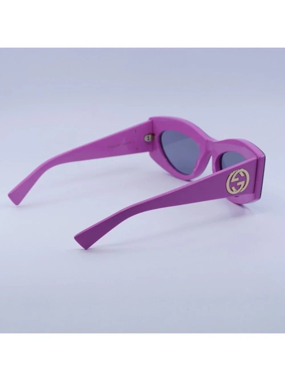 Gucci GG1843S 005 Sunglasses Shiny Black/Fuchsia Cat Eye Frame, Grey Lenses